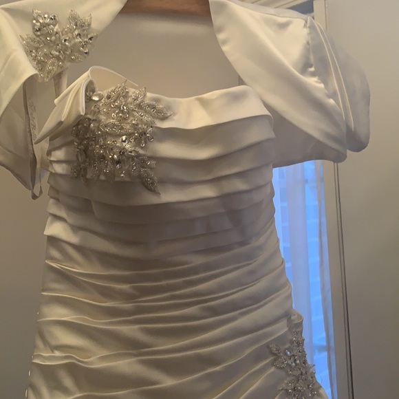 New….satin/beading….size 6 - Picture 4 of 10